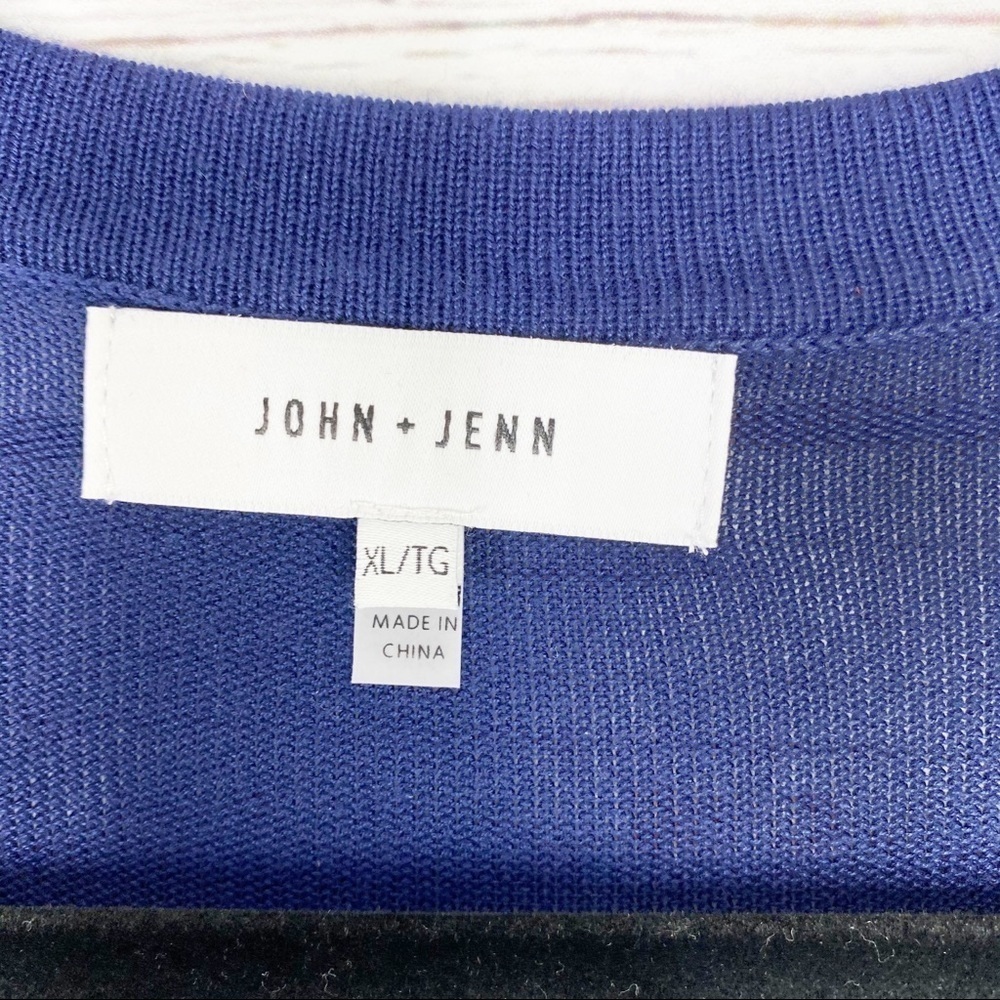 Navy v neck pullover - Picture 4 of 9